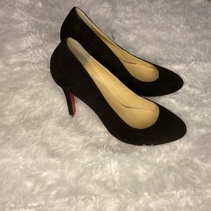 Women’s black heels